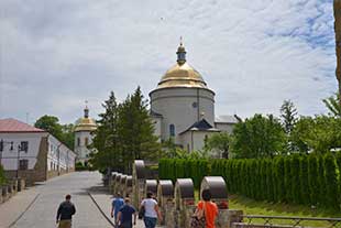 у програмі туру в Карпати Гошівський монастир