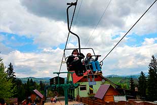 Подъем на гору в туре в Закарпатье на Пасху