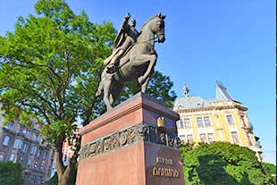 Тур по Львову на майские - памятник Даниле Галицкому