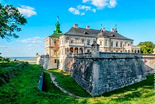 Тур по замкам Львова на майские - Подгорецкий замок